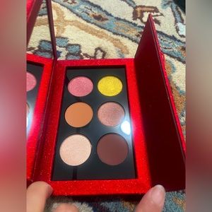 Pat McGrath eyeshadow palette